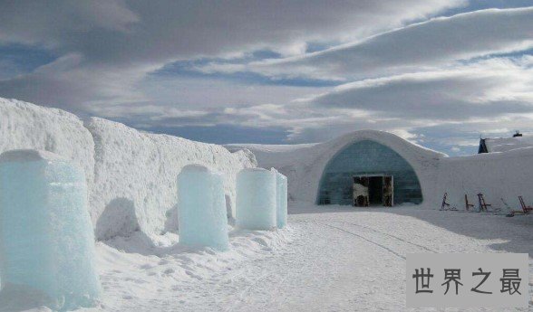 世界上最大的冰建筑物，室内总面积为5000平方米