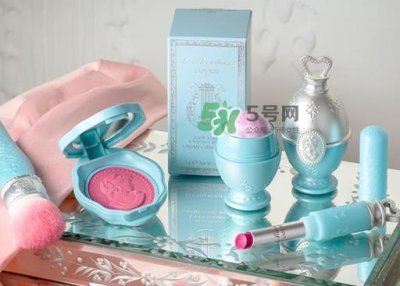 ​LADUREE2017秋季新品竖琴图案蜜粉饼多少钱_上市时间