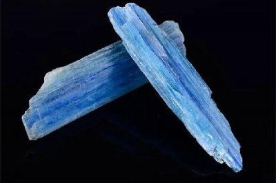 ​蓝晶石产地哪个国家 蓝晶石什么样的好