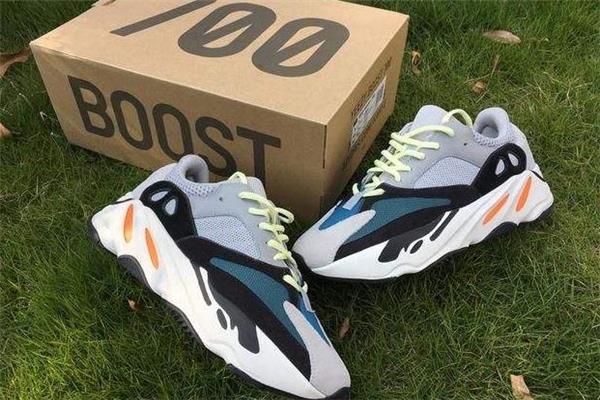 yeezy 700鞋带怎么系 潮人系鞋带是这样