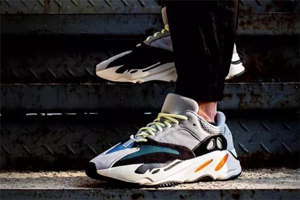 yeezy 700鞋带怎么系 潮人系鞋带是这样