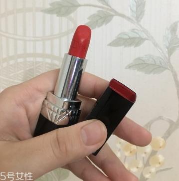 迪奥口红844适合什么肤色？显白吗？