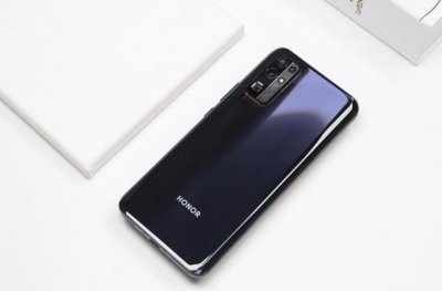 ​华为扛不住了，荣耀30一夜跌至新低，还是麒麟985+IMX600+4000mAh