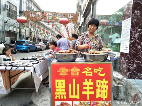 8张特色小吃路边摊图，生意一个比一个火爆