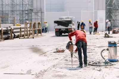 ​鱼泡网揭秘：建筑工人在网上找工作靠不靠谱？