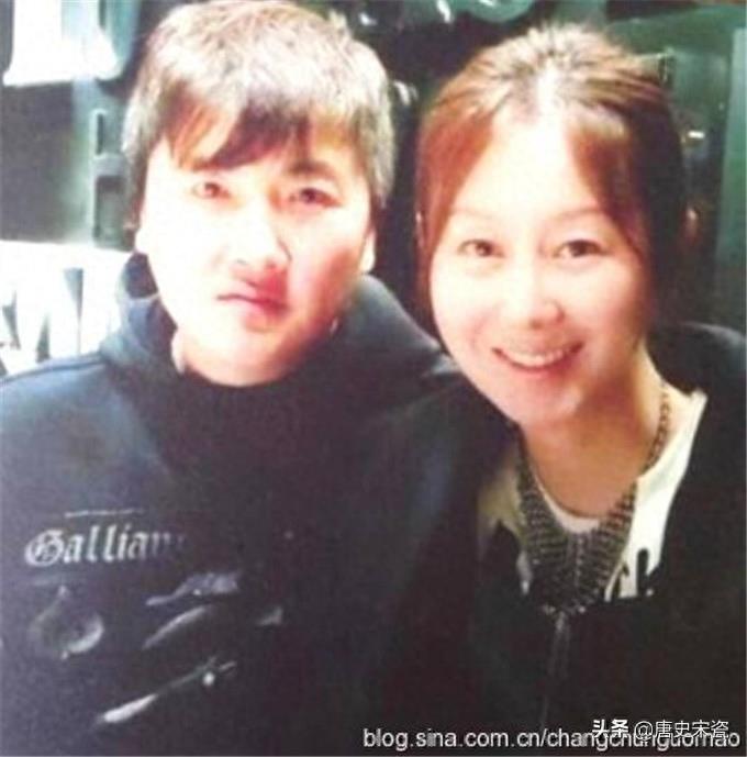 歌手孙楠的现任妻子，你以为颜值和买红妹比如何？